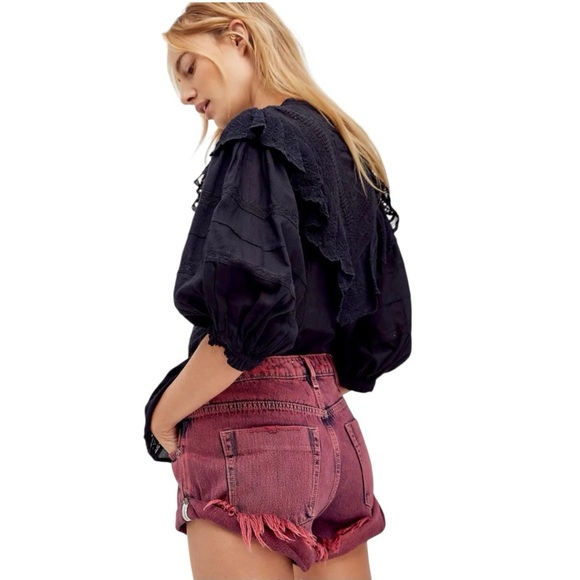 One Teaspoon Bandits Red Pistol Denim Shorts
Size AU 26/ 4 US NWT Mid Rise - Picture 4 of 13